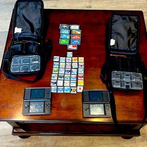 Nintendo DS lite 40 games 2 games 1 charger and 2 carry cases